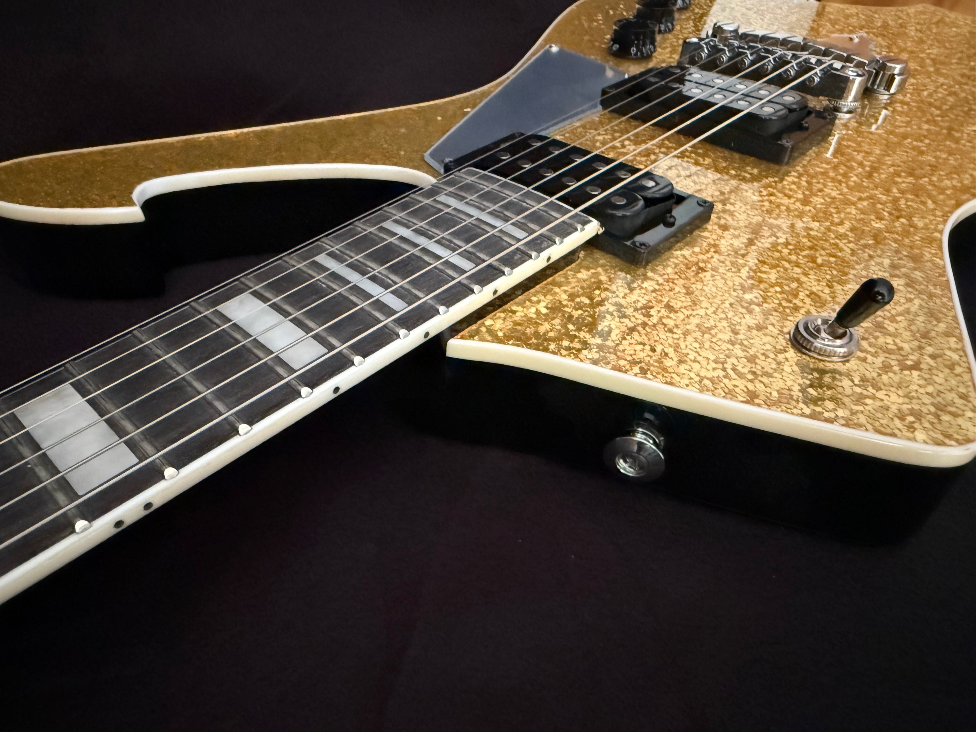 2023 Ibanez Iceman Paul Stanley Signature Sparkle Gold (PS60-SGL)