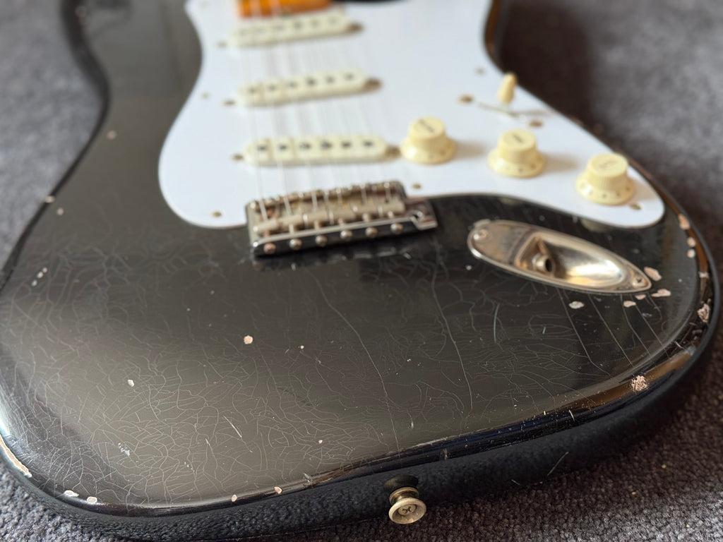 Lacquer Refinish&Relic Nitro Unicolor (Fender Style Gitarren/Bolt on Neck)