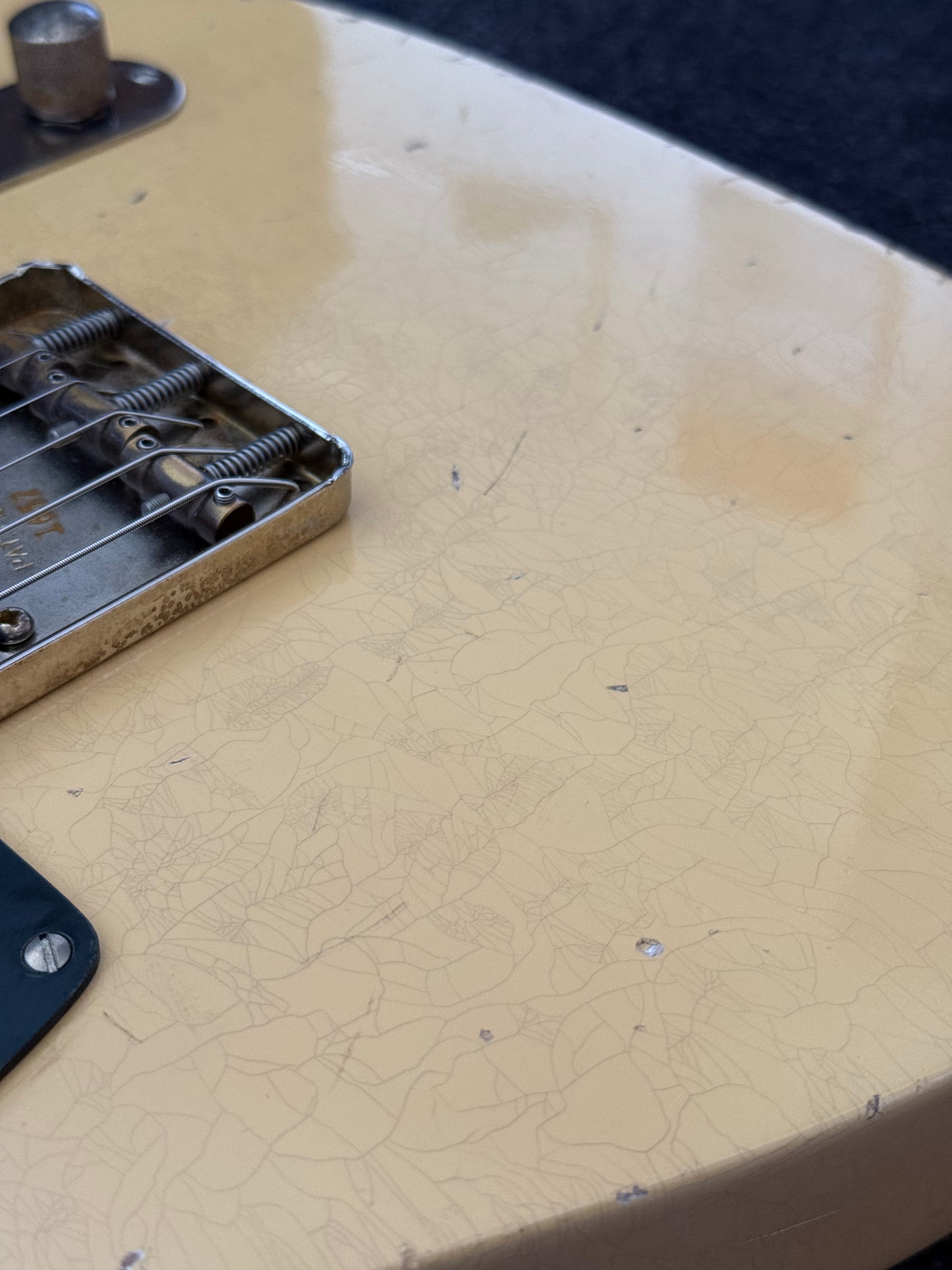 Lacquer Refinish&Relic Nitro Unicolor (Fender Style Gitarren/Bolt on Neck)