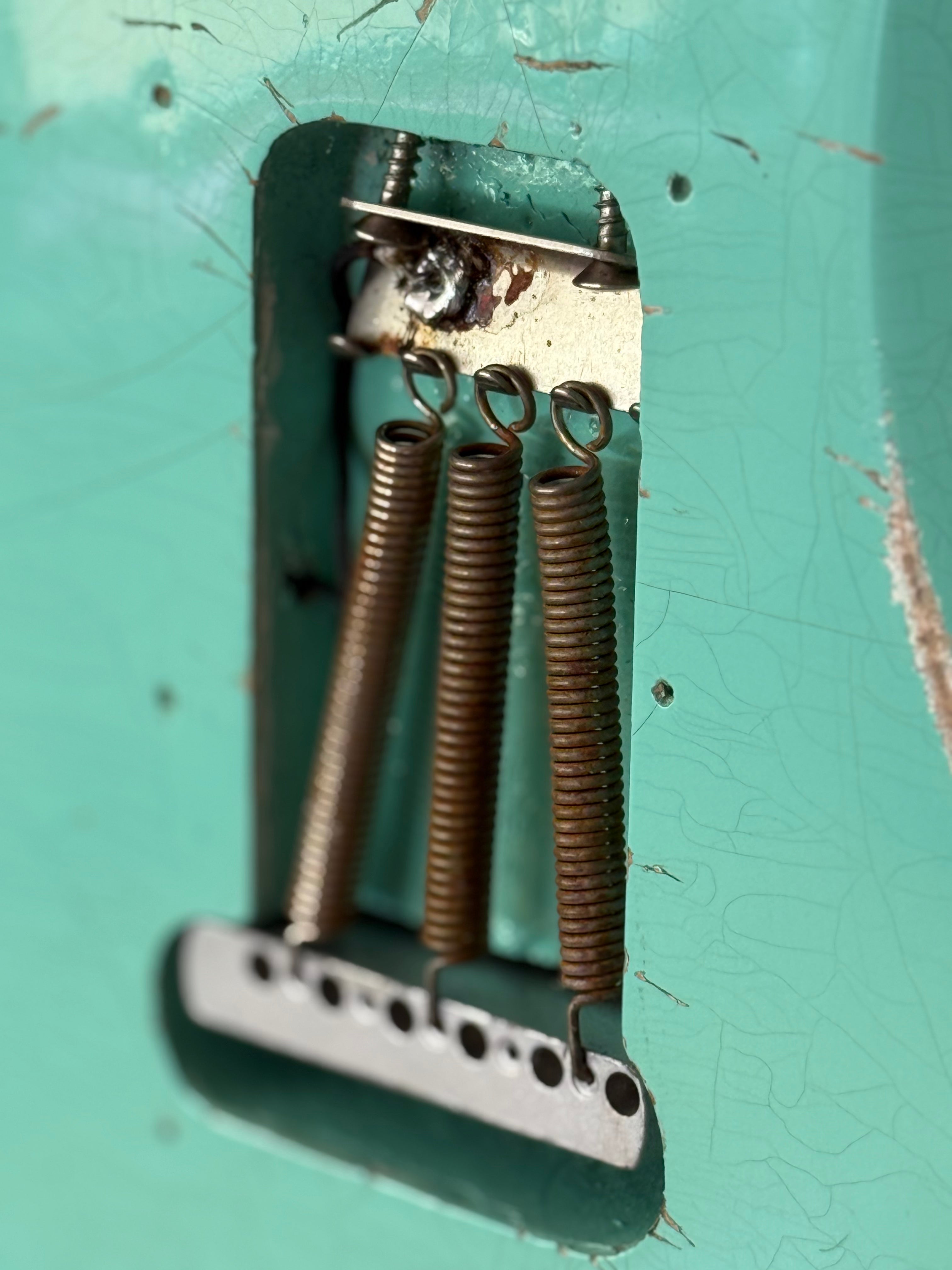 Lacquer Refinish&Relic Nitro Unicolor (Fender Style Gitarren/Bolt on Neck)