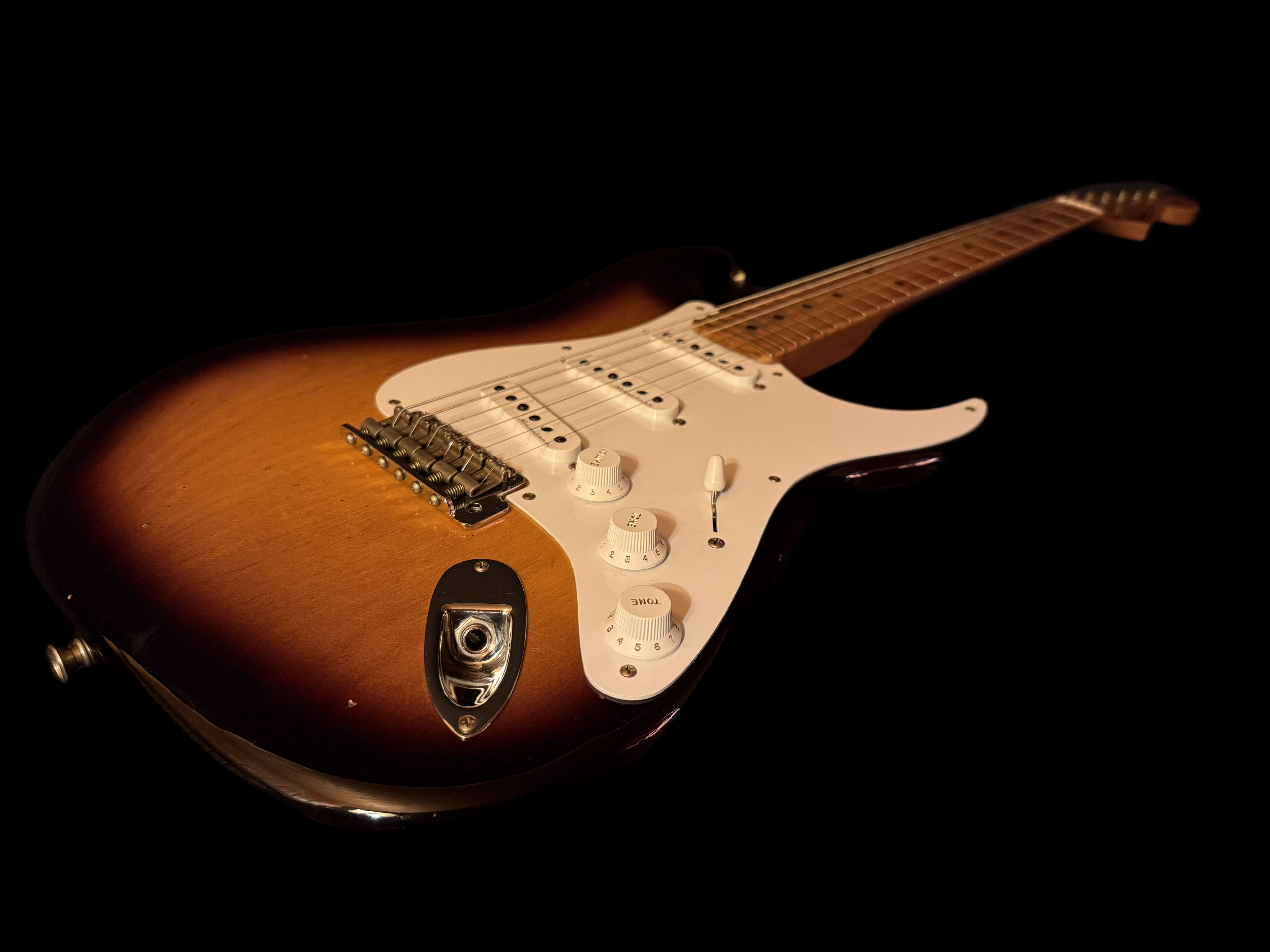 2024 Fender Stratocaster Eric Clapton Signature Journeyman Relic 2Tone Sunburst