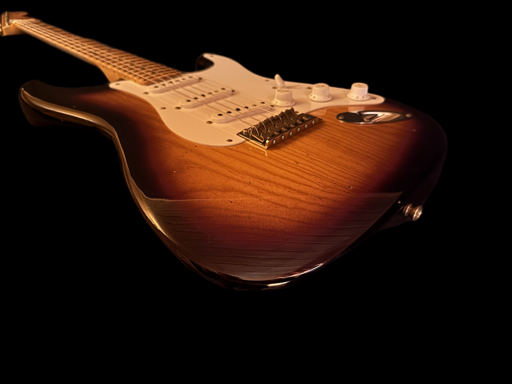 2024 Fender Stratocaster Eric Clapton Signature Journeyman Relic 2Tone Sunburst