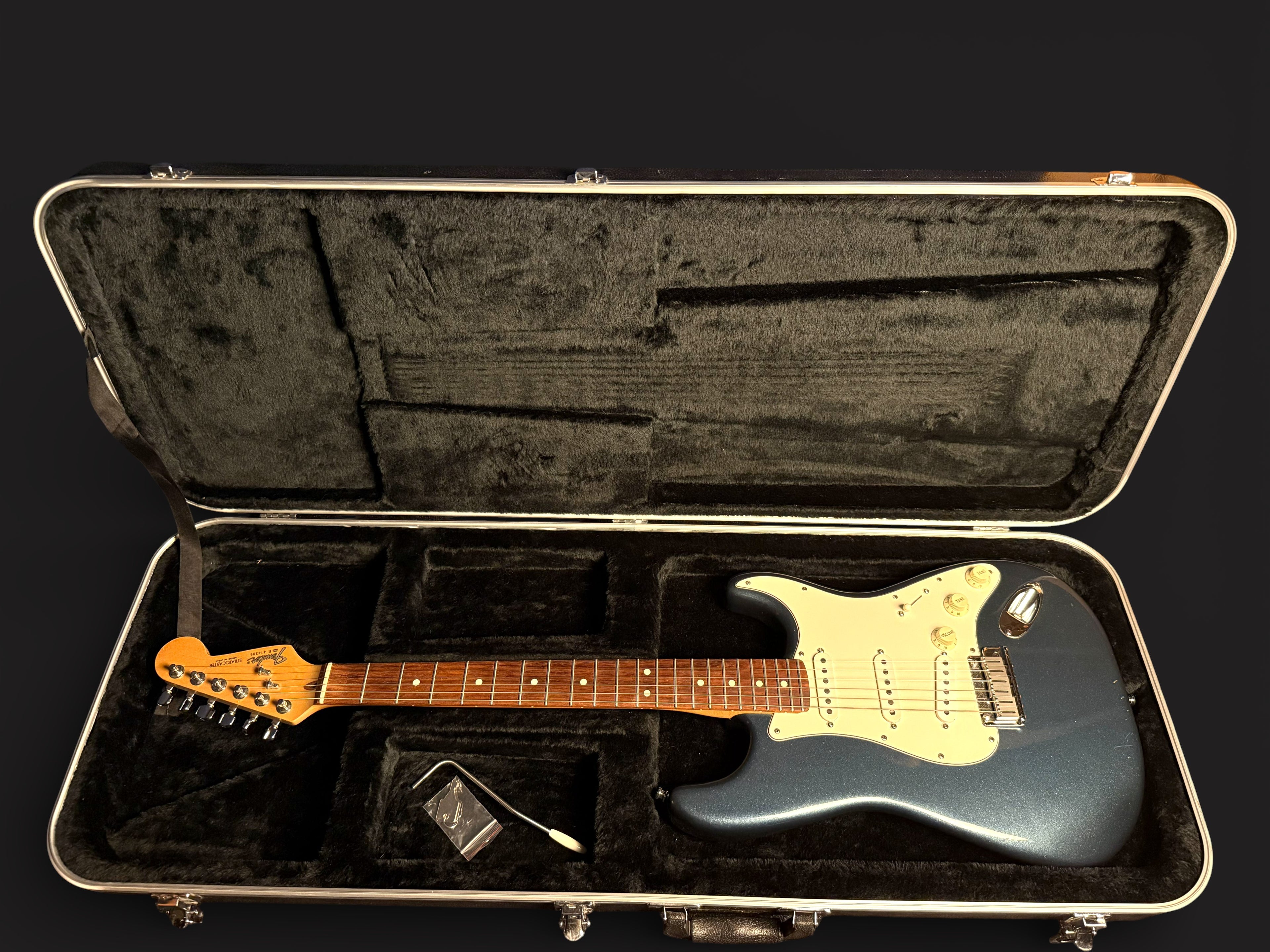 1987 American Standard Stratocaster Gun Metal Blue Metallic 3,5kg