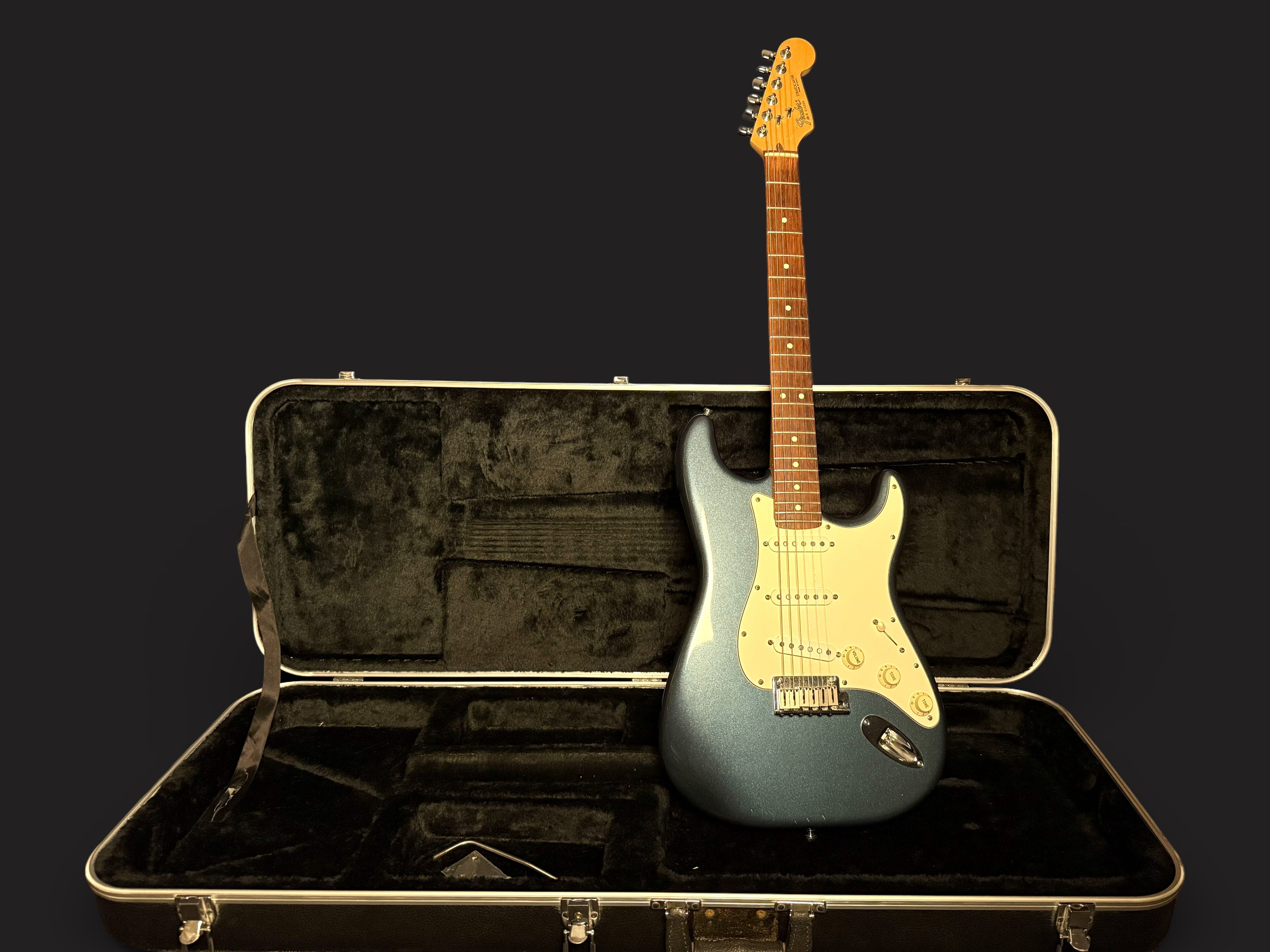 1987 American Standard Stratocaster Gun Metal Blue Metallic 3,5kg