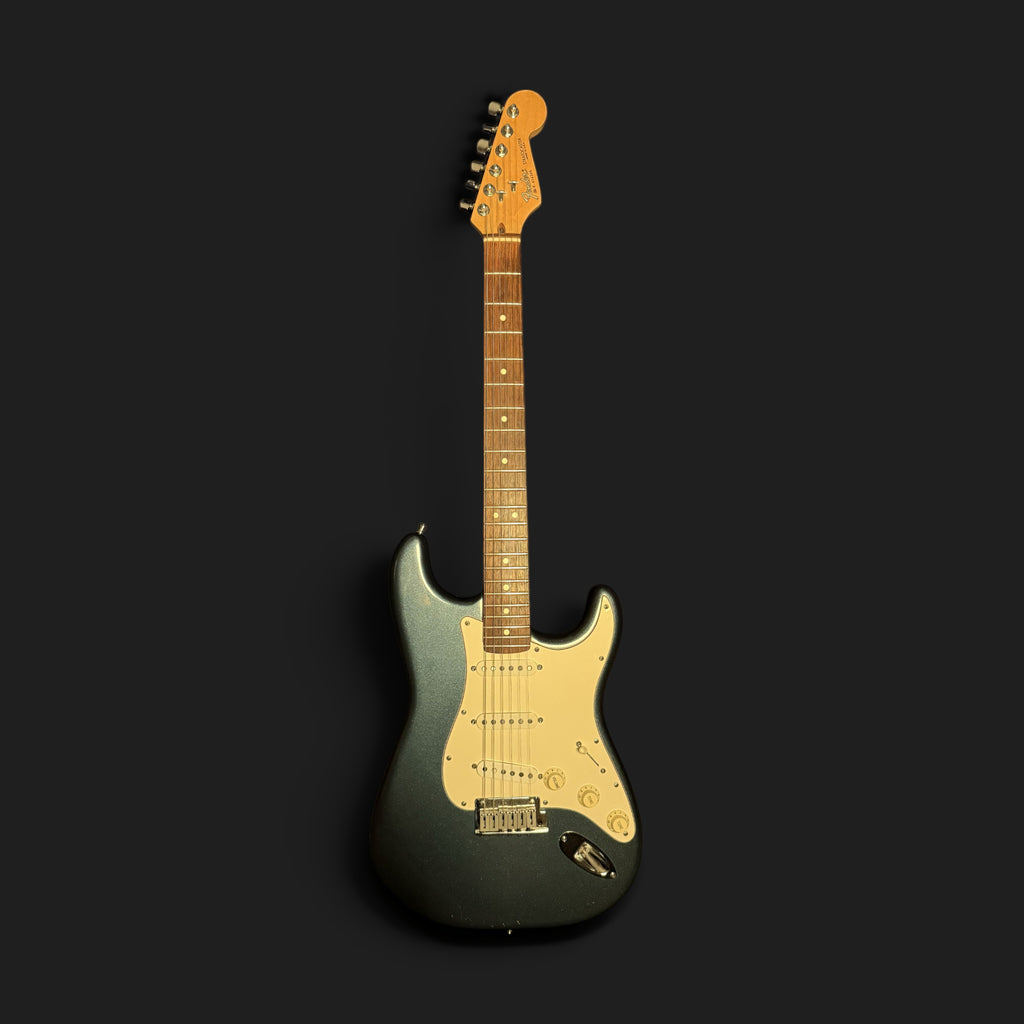 1987 American Standard Stratocaster • Gun Metal Blue Metallic • 3,5kg