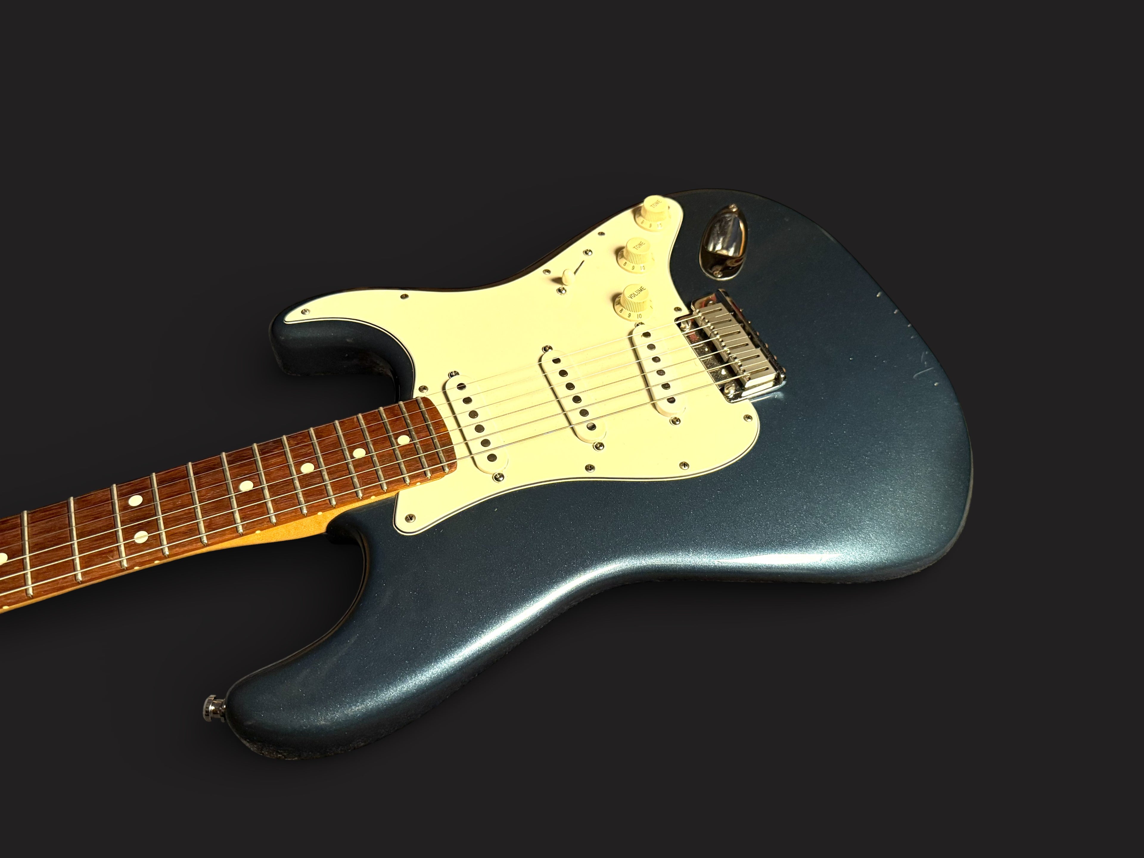 1987 American Standard Stratocaster Gun Metal Blue Metallic 3,5kg