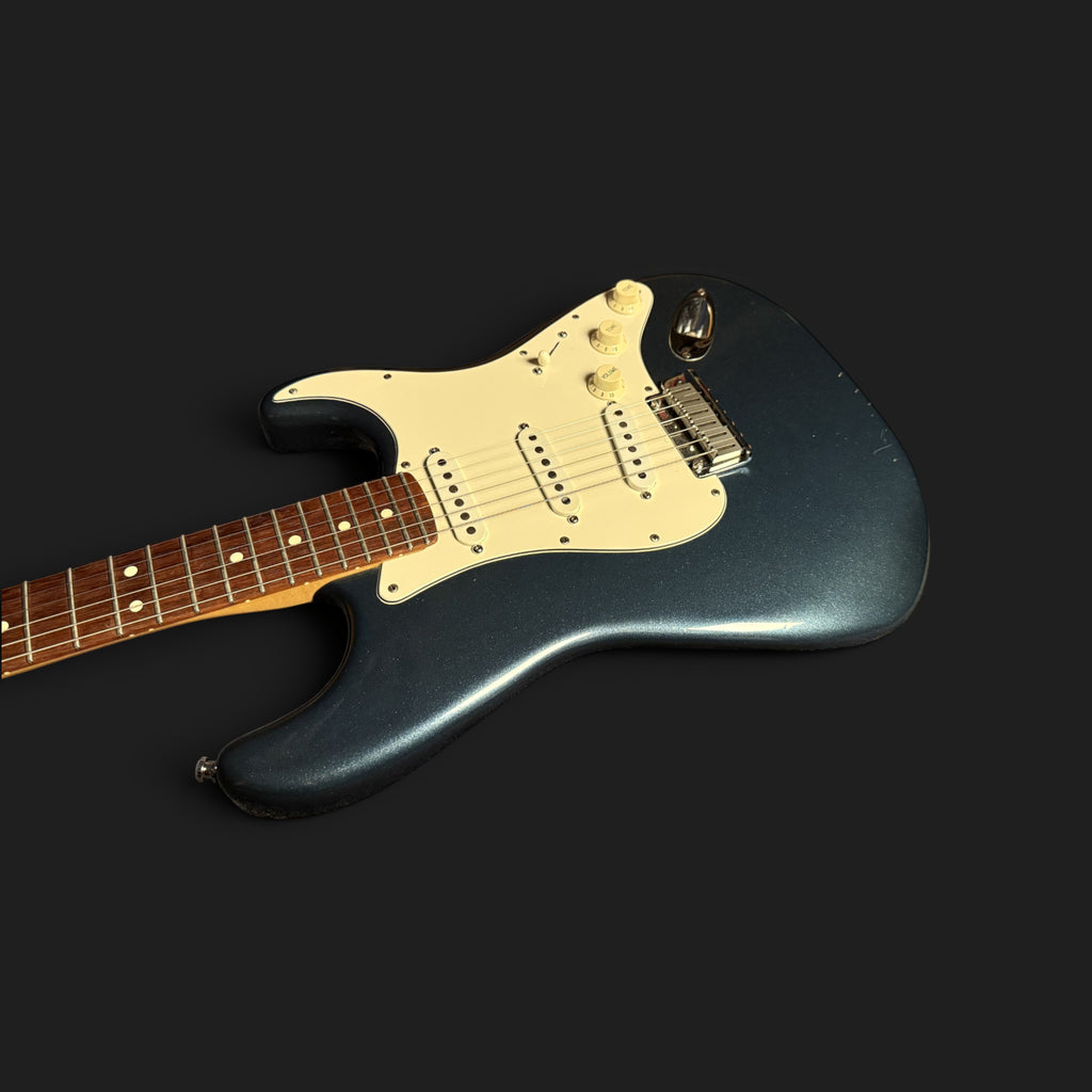 1987 American Standard Stratocaster • Gun Metal Blue Metallic • 3,5kg