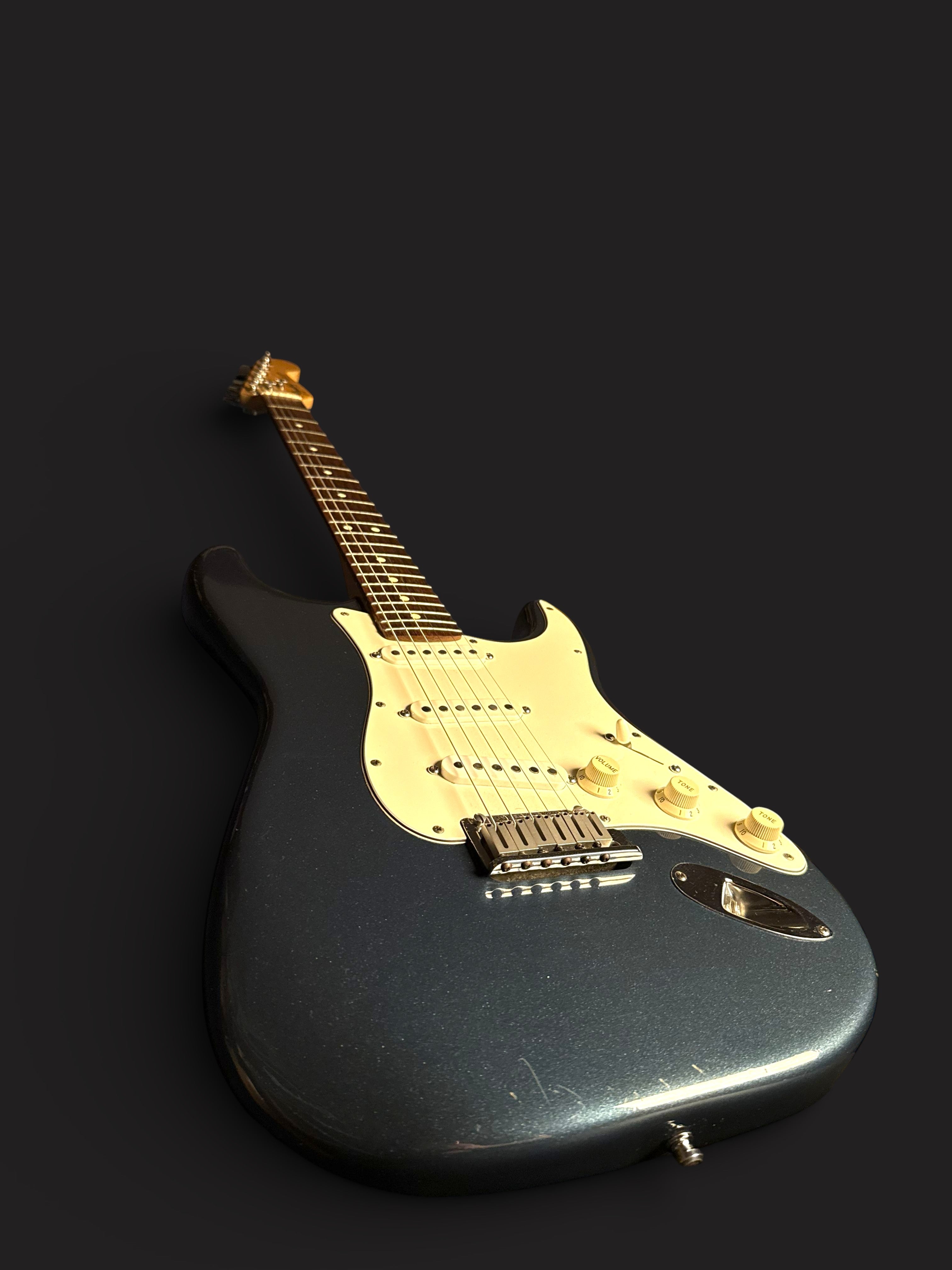 1987 American Standard Stratocaster Gun Metal Blue Metallic 3,5kg