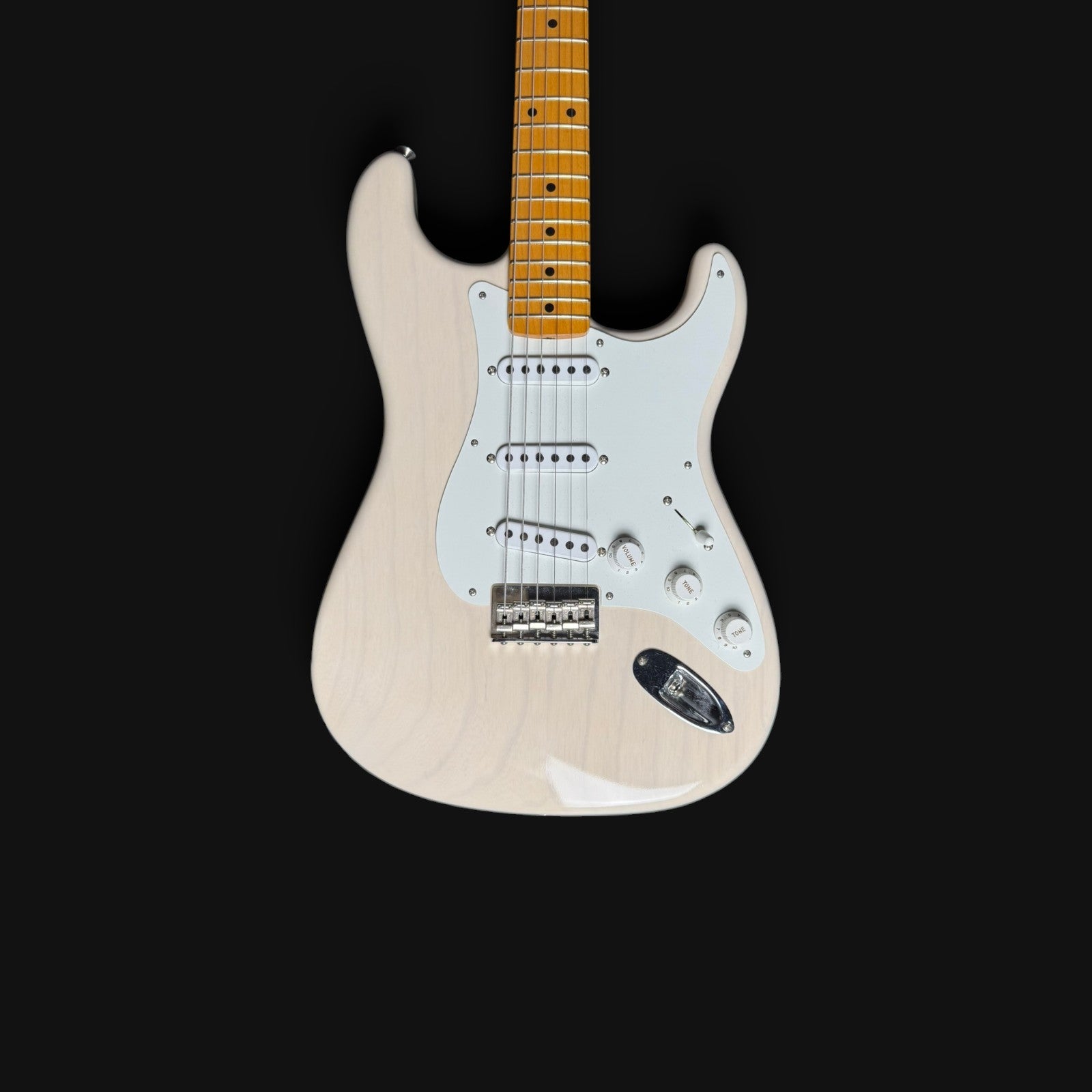 2023 Fender Custom Shop Vintage Custom ‘55 Stratocaster Hardtail NOS/CC – Time Capsule Aged White Blonde – 3,1kg