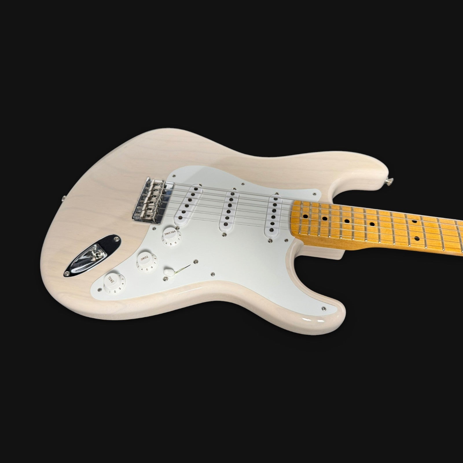 2023 Fender Custom Shop Vintage Custom ‘55 Stratocaster Hardtail NOS/CC – Time Capsule Aged White Blonde – 3,1kg