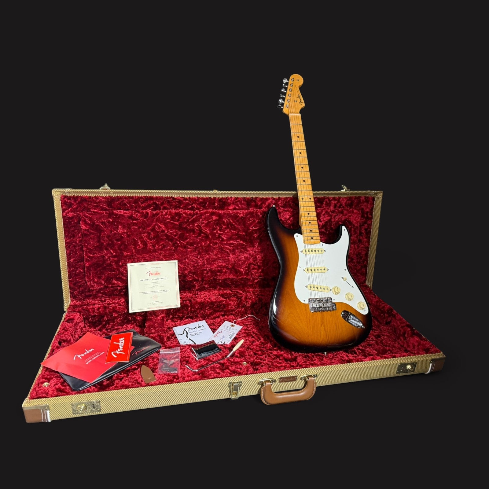 2024 Fender American Vintage II 1957 Stratocaster – 2-Color Sunburst – 3,4kg