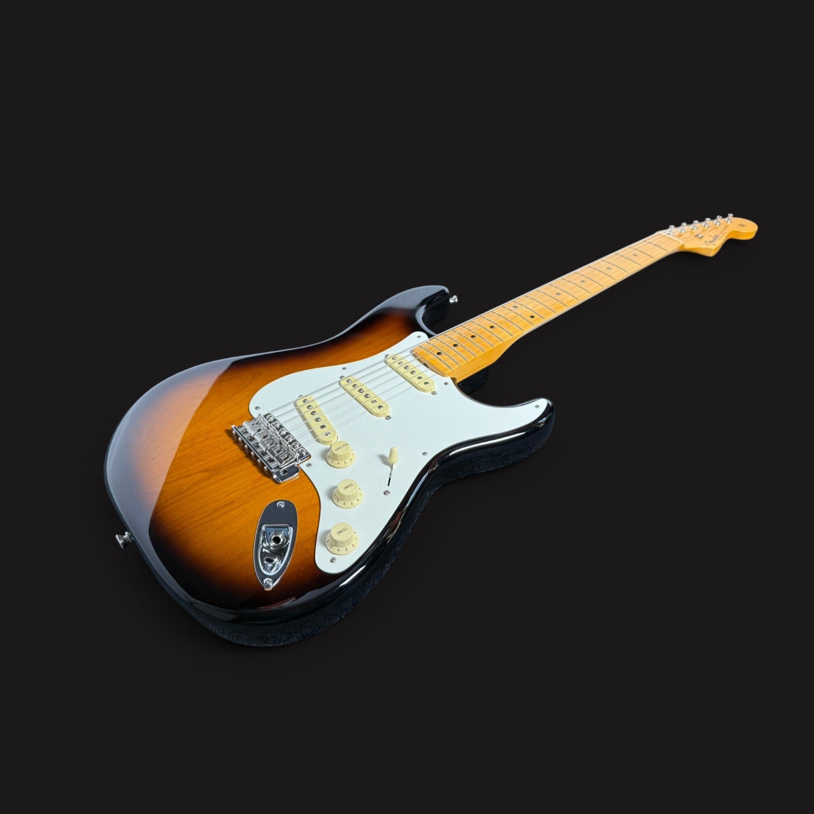 2024 Fender American Vintage II 1957 Stratocaster – 2-Color Sunburst – 3,4kg