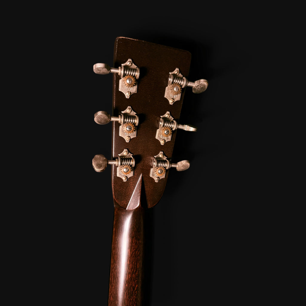 2022 Martin Custom Shop Expert D-28 Authentic 1937 • Ambertone Burst • Vintage Low Gloss • Stage 1 Aging • Hand Selected Musikhaus Hermann • 2,06kg