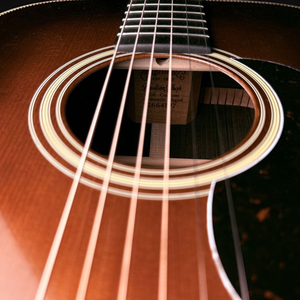 2022 Martin Custom Shop Expert D-28 Authentic 1937 • Ambertone Burst • Vintage Low Gloss • Stage 1 Aging • Hand Selected Musikhaus Hermann • 2,06kg